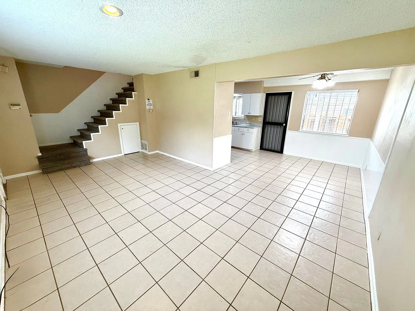 **Move-In Special**3-Bedroom Townhouse with Water Included & Community Pool! — Photo 4
