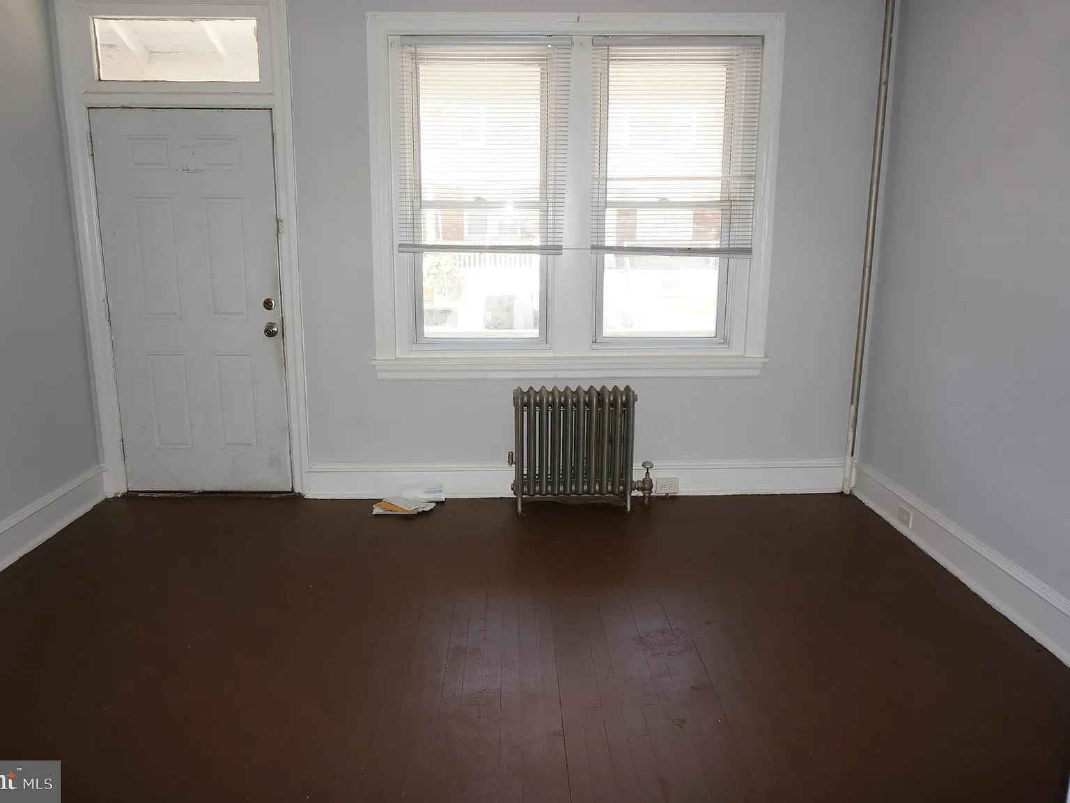 3 bed, 1170 sqft, $2,043 — Photo 1