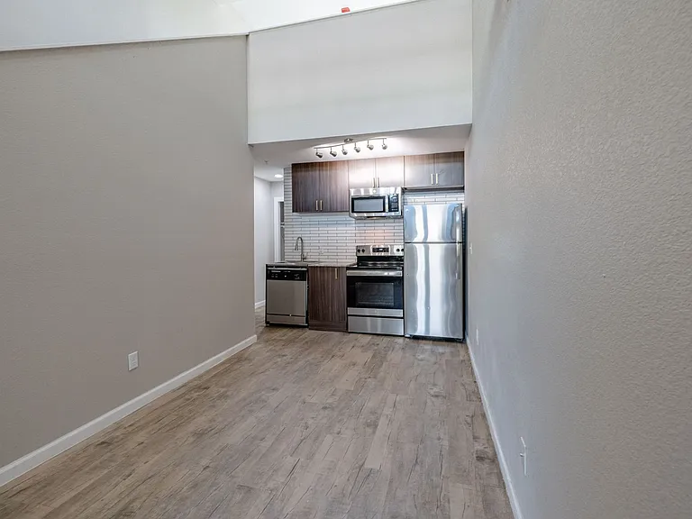 Alma Apartments — Photo 58