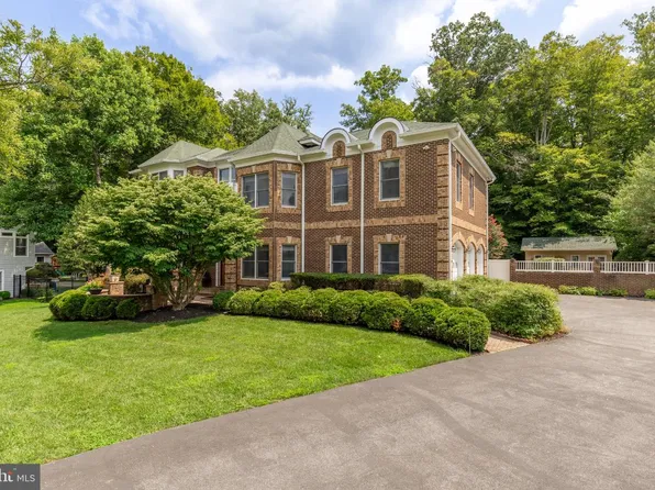 8505 Howell Rd, Bethesda, MD 20817