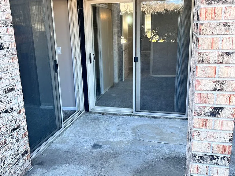 Bristol Square Apartments — Photo 271