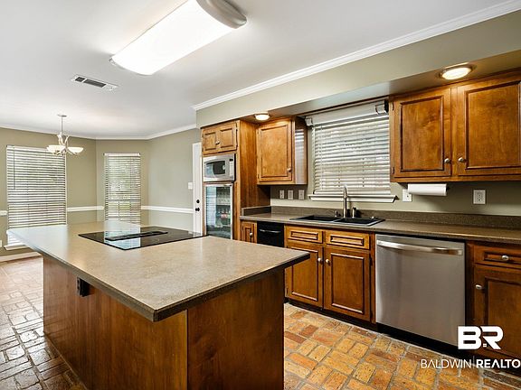 3rd image of 801 Pinemont Dr
