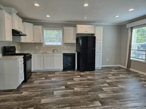 71 S Whispering Dr #247, Hamburg, NY 14075