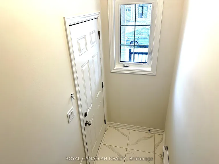 9 Bannister Rd #UPPER — Photo 2