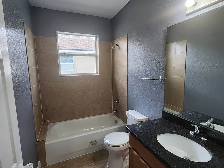 328 Dundee Dr — Photo 35