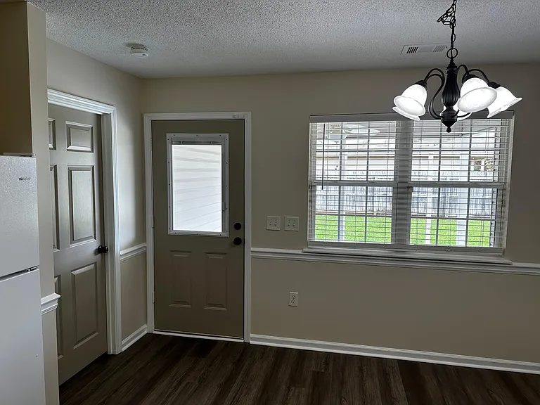 Dining Area (eat-in kitchen)
