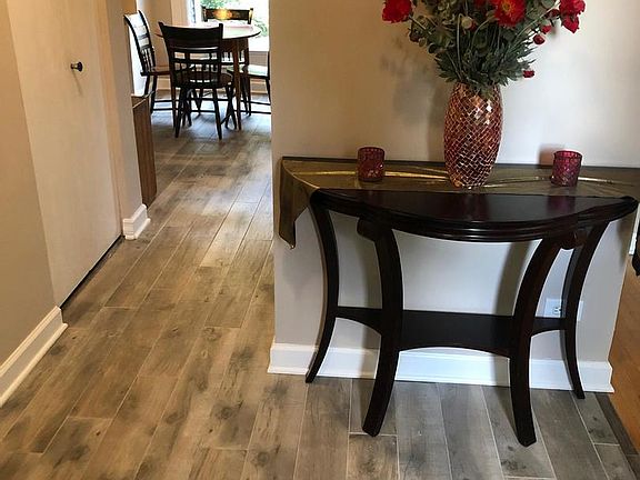 2nd image of 6155 Ivy Dr