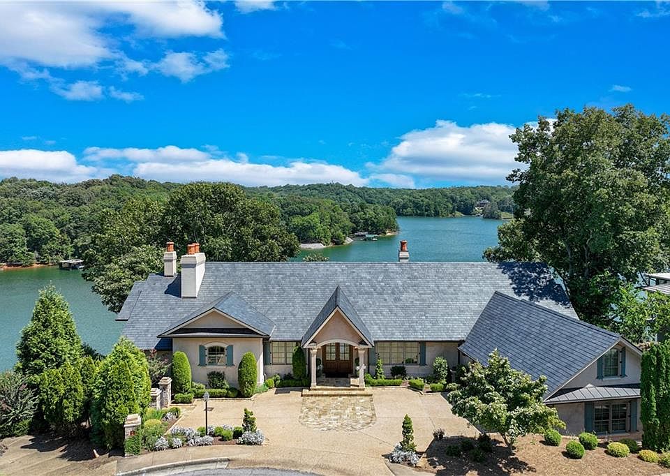 1st image of 2426 Island Dr