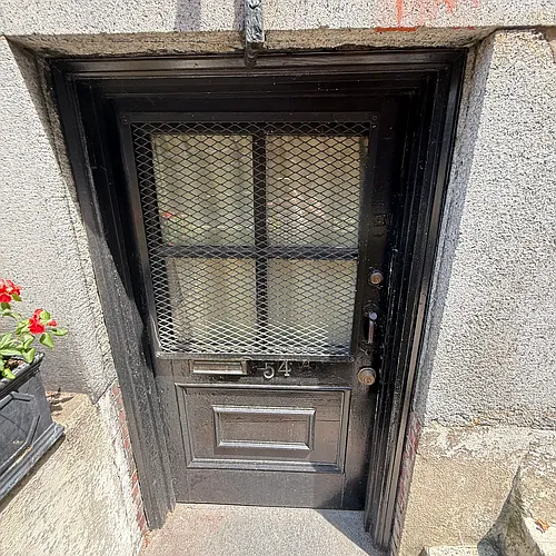 54 S Russell St Photo 1