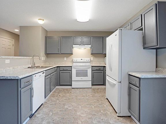3rd image of 946 Preble Dr
