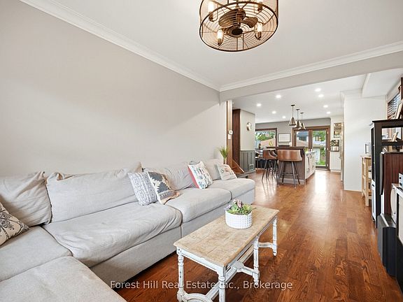 5th image of 39 Broadview Ave