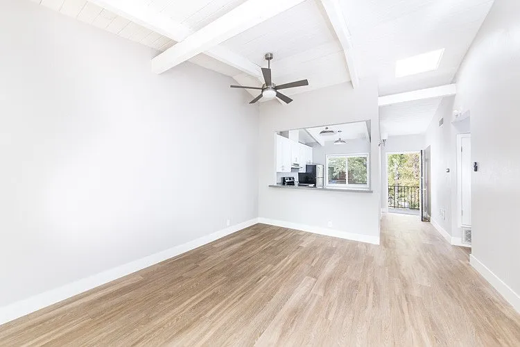 Poets Corner Apartments — Photo 12