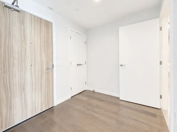 7418 Paulson St #709, Vancouver, BC V6P 0K2