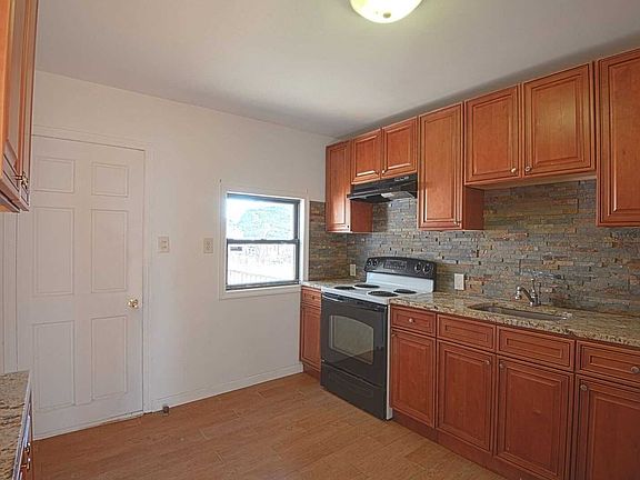 3rd image of 21 Grandview Dr