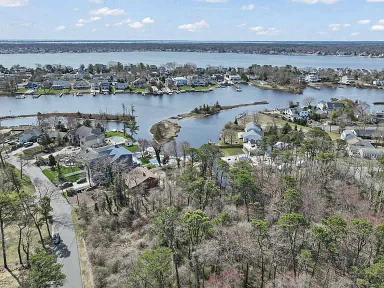 589 Carroll Fox Rd — Photo 1