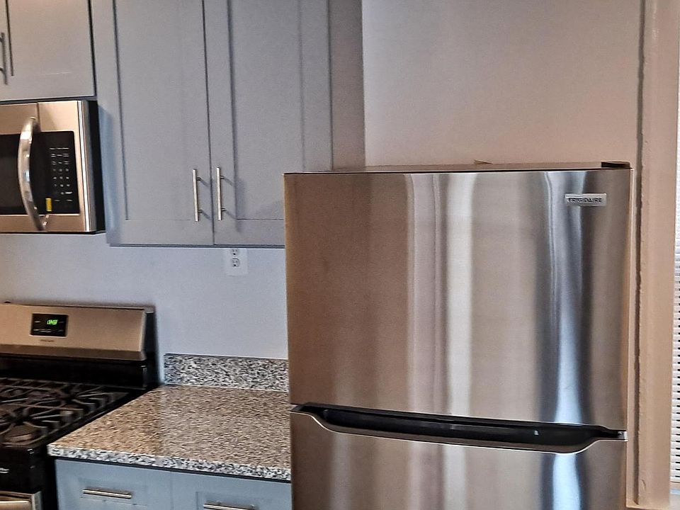 1st image of 816 E 49th St APT 3S