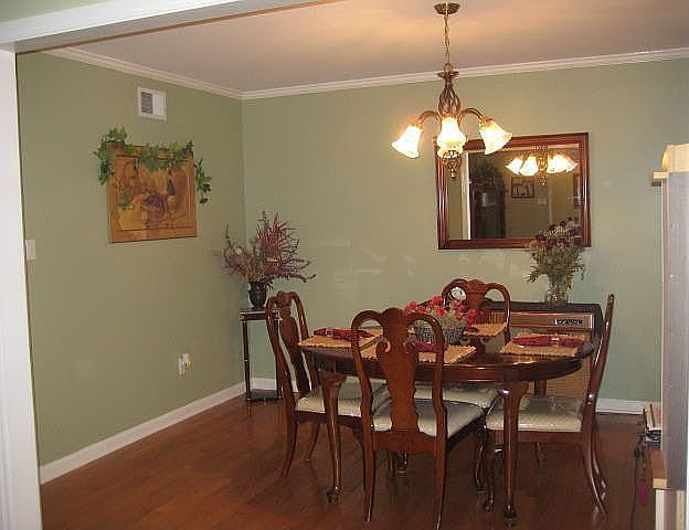 Formal dining room w. wood floors
