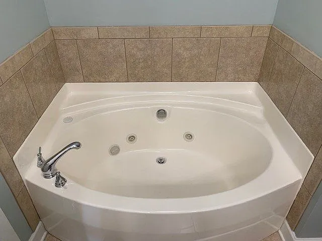 1801 Fox Den Way — Photo 7