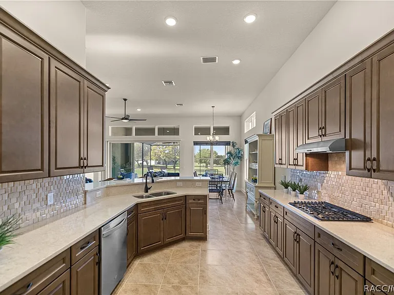 1335 W Greenmeadow Path — Photo 11