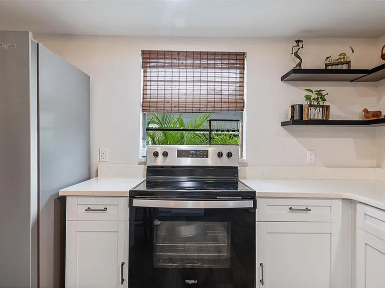 1411 E Henry Ave — Photo 11