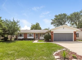 65 Braemar Dr, Elk Grove Village, IL 60007