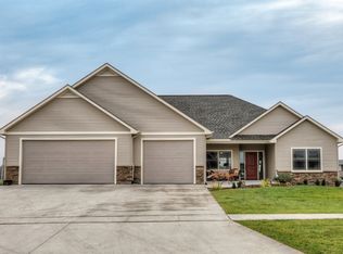 1102 Ridgetop Dr, Huxley, IA 50124