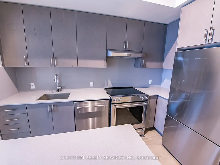 9000 Jane St #Penthouse 119 — Photo 17