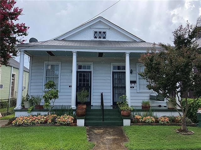 1st image of 304 Lavoisier St
