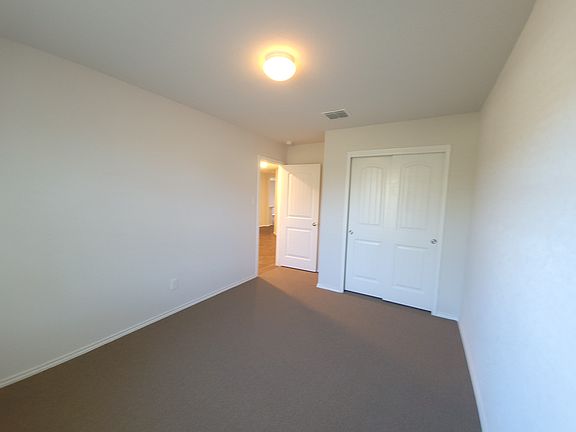 3rd image of 2906 Lindenwood Run