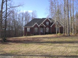 5116 Foxview Dr, Pleasant Garden, NC 27313