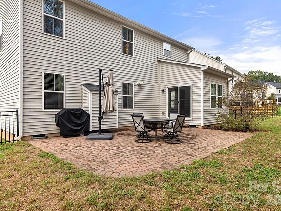 5th image of 338 Lorraine Rd