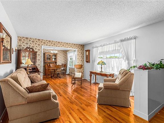 5th image of 131 Ridge St