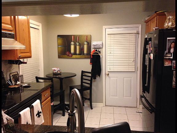 3rd image of 206 Mall Cir #A