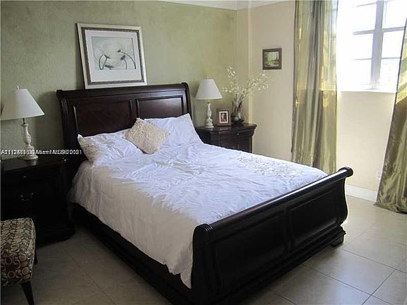 5th image of 19390 Collins Ave APT 1506
