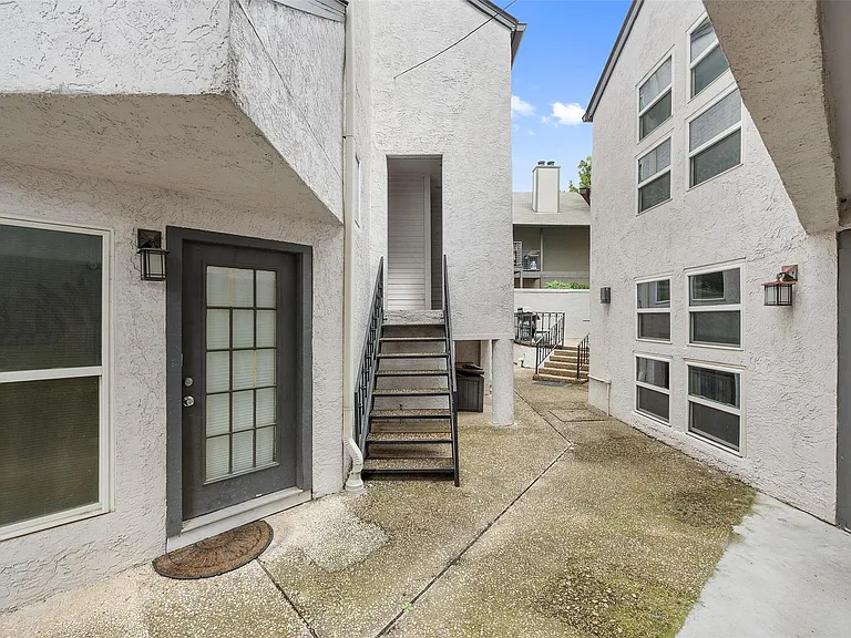 1500 Woodlawn Blvd #11 — Photo 29