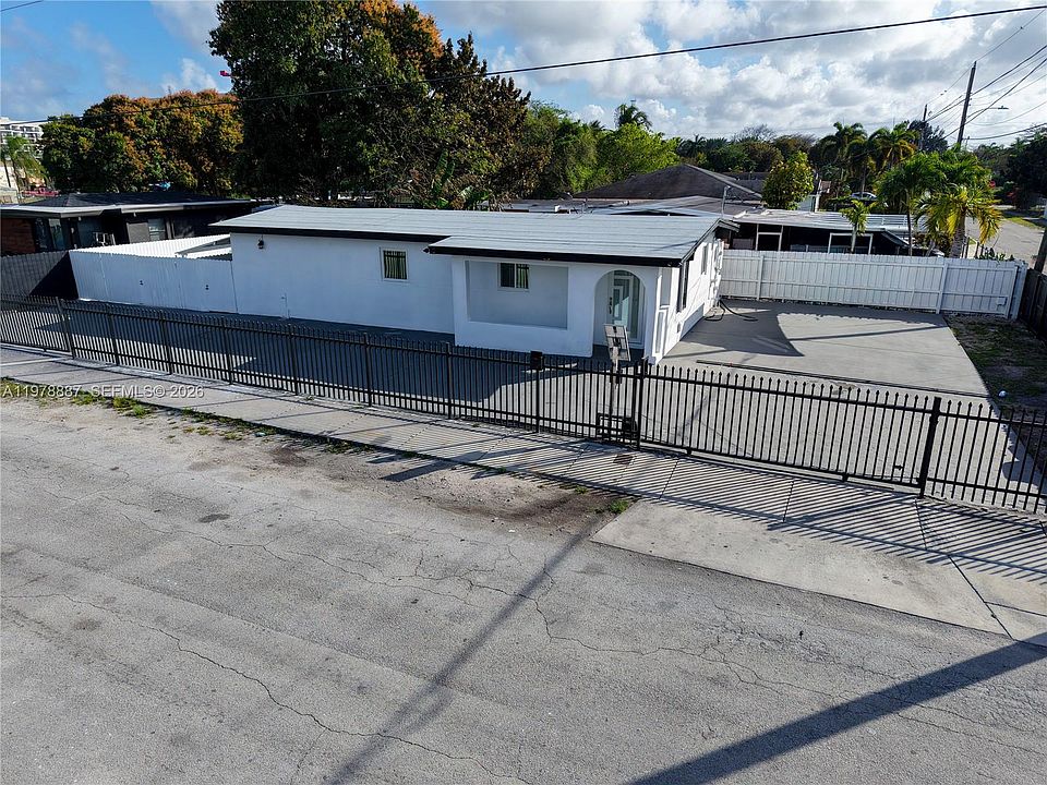 1st image of 10090 W Fern St