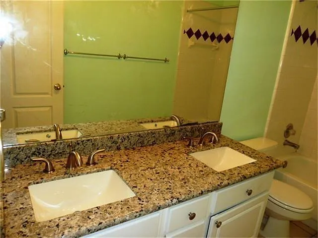 4542 Springfield Lakes St — Photo 16