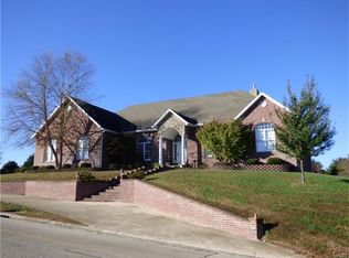 1611 Cedar Lawn Dr, Lebanon, MO 65536