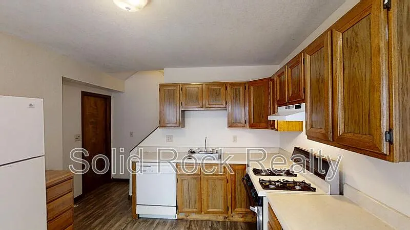 2 bed, 1.0 bath, 767 sqft, $1,300 — Photo 3