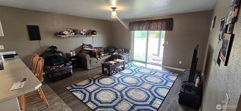 5th image of 3715 Prairie Avenue