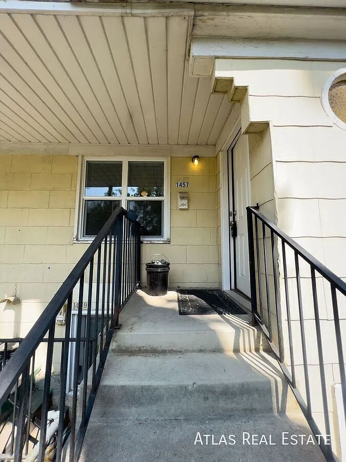 Remodeled 1bd/1bath | Large Backyard | Close to Shopping & Dining — Photo 2