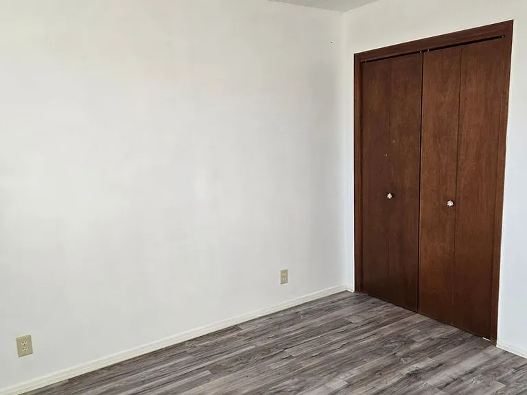 520 Lynnwood Ln — Photo 17