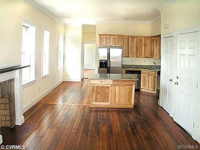 2nd image of 218 W Marshall St