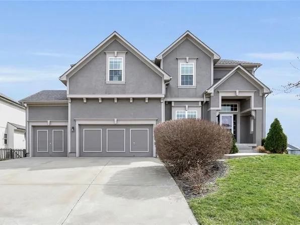 5135 Meadow Height Dr, Shawnee, KS 66226