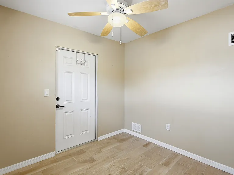 11206 Longwood Ct — Photo 25