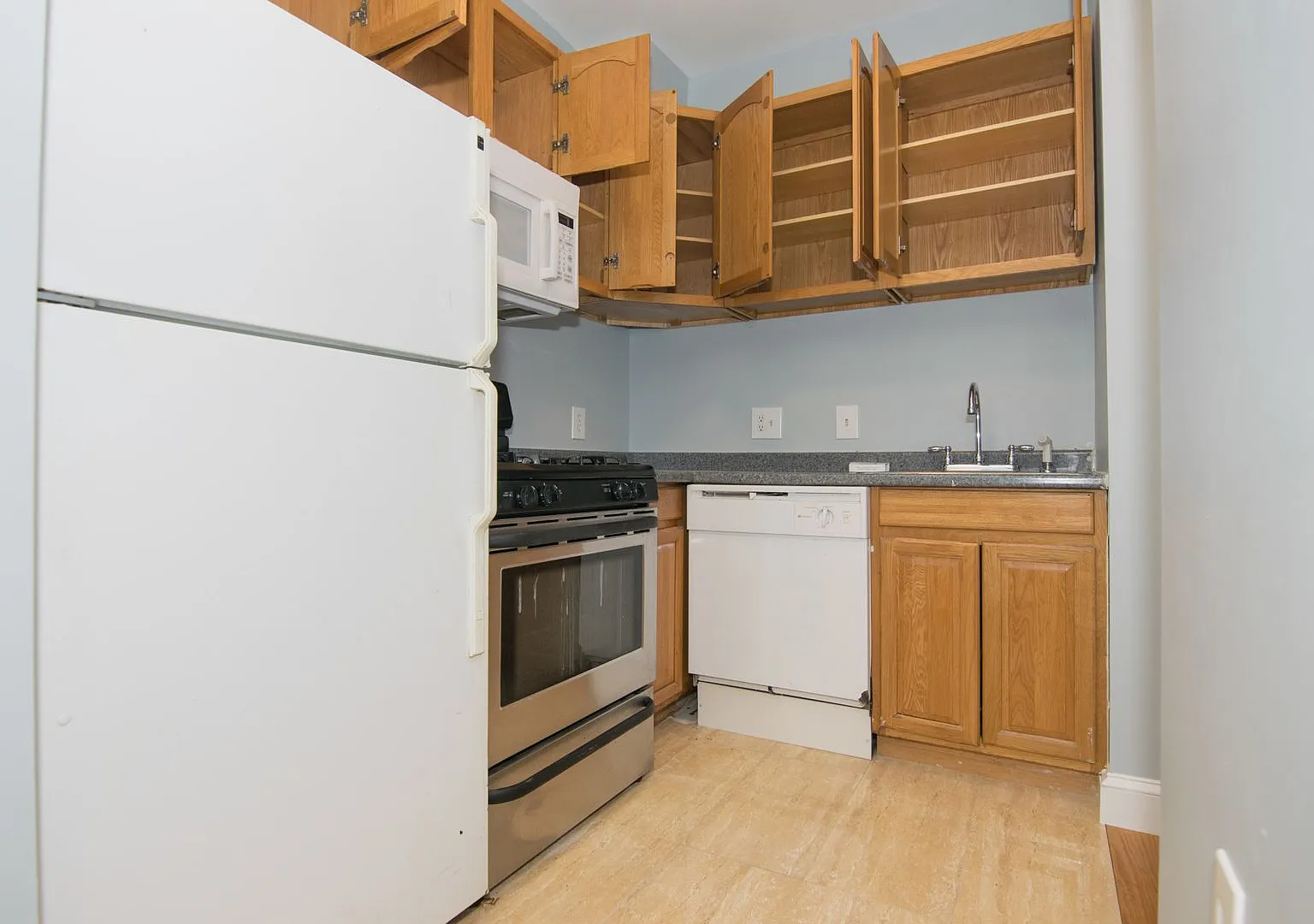 Gorgeous modern unit in heart of Allston-Brighton for 9/1/2026 — Photo 3