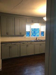 Lots of Kitchen cabinets - Tall counter heights
