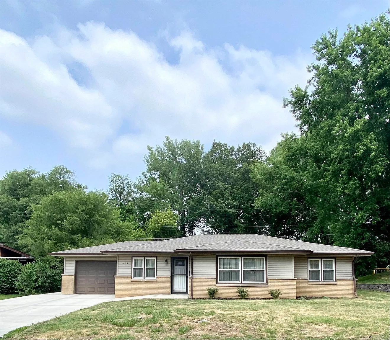 1005 Orchard Dr photo 1