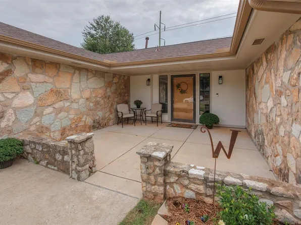 800 Ridgecrest Rd, Edmond, OK 73013