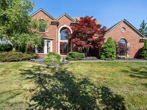 198 Country Club Ln, Canton, MI 48188
